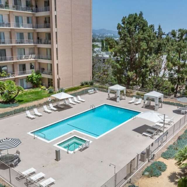 https://100sdoheny.com/wp-content/uploads/2023/10/Pool2-640x640.jpg