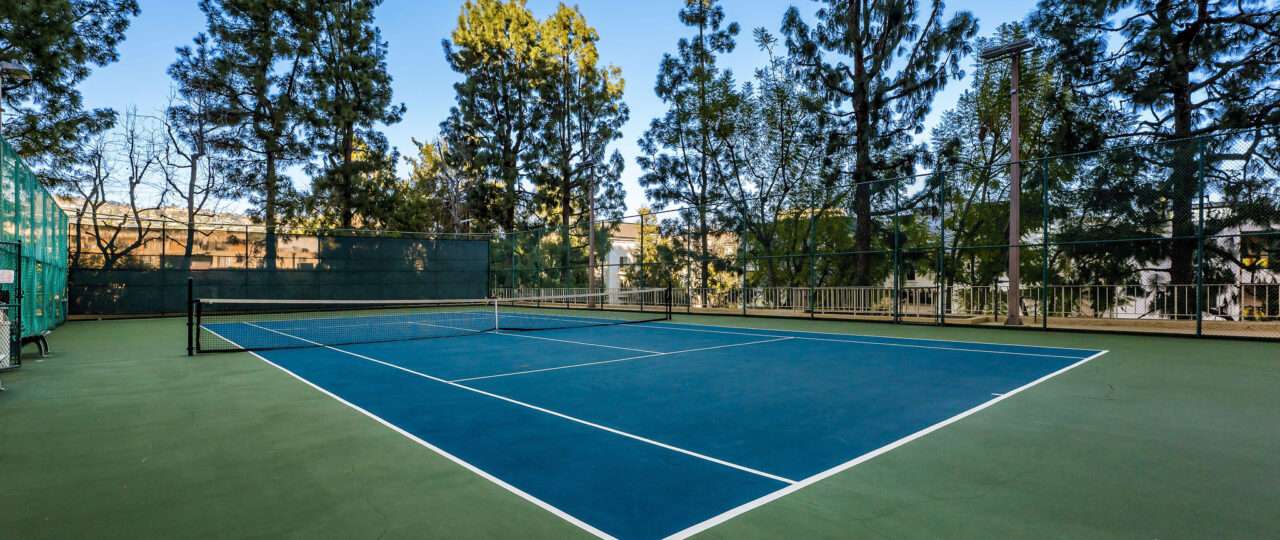 https://100sdoheny.com/wp-content/uploads/2023/10/Tennis-Court-1280x540.jpg